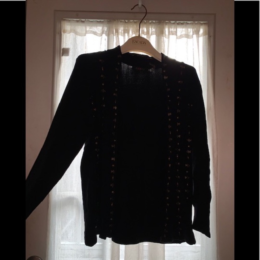 Black blouse with brown bronze design
